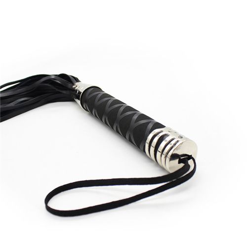 Hard Whip – Μαστίγιο Flogger από Συνθετικό Δέρμα (45 cm) - Image 2
